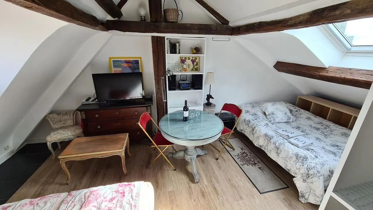 Апартаменты Appartement Coeur De Paris Avec Vue Sur Les Toits