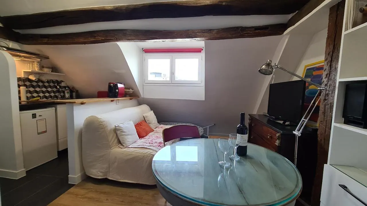 Appartement Coeur De Paris Avec Vue Sur Les Toits Апартаменты