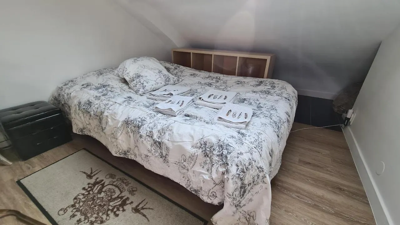 Appartement Coeur De Paris Avec Vue Sur Les Toits Apartment