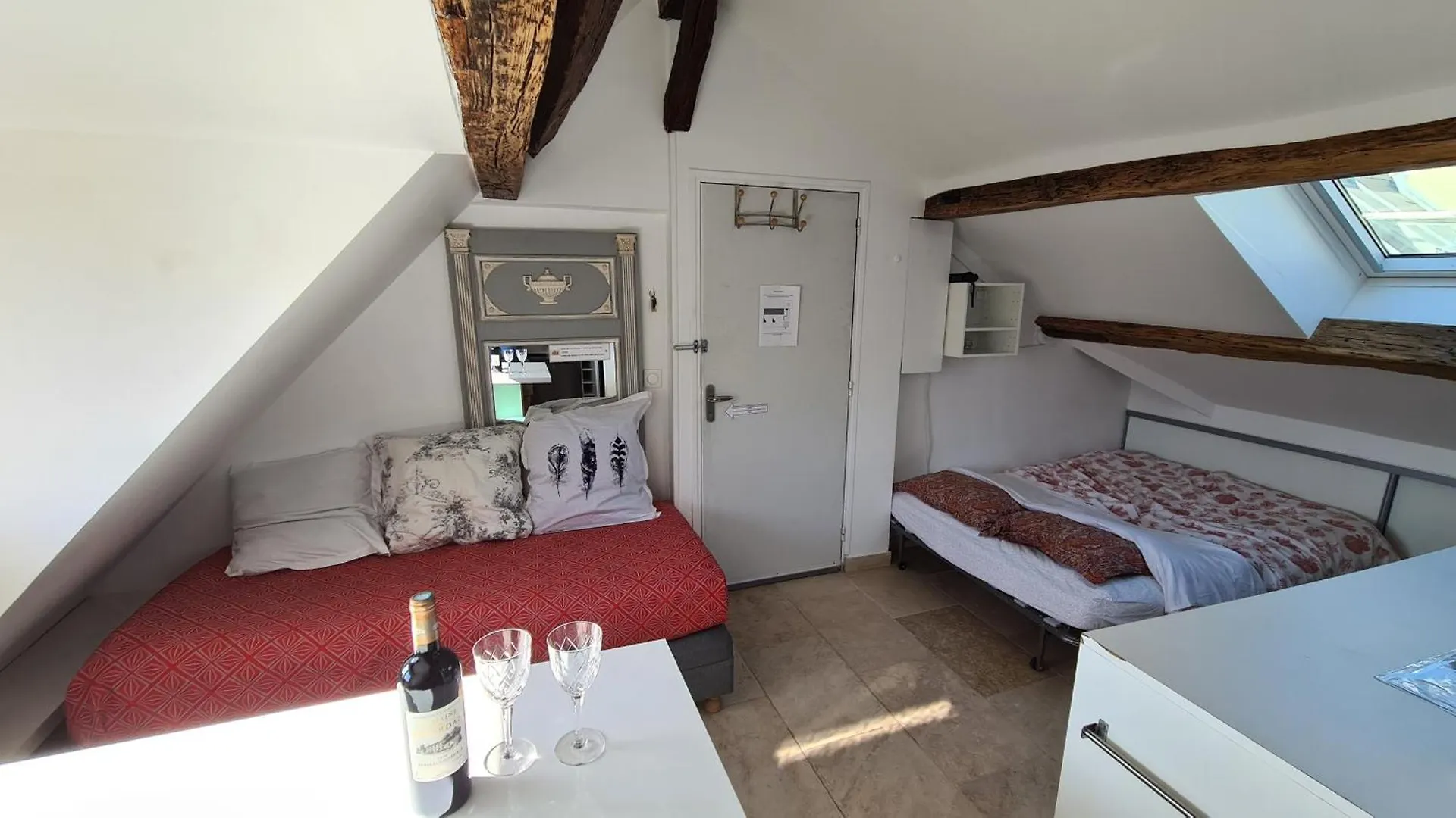 Appartement Coeur De Paris Avec Vue Sur Les Toits France